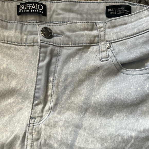 💖5/$25 Bleach dyed Jeans mid rise stretchy skinny jeans - Picture 1 of 10
